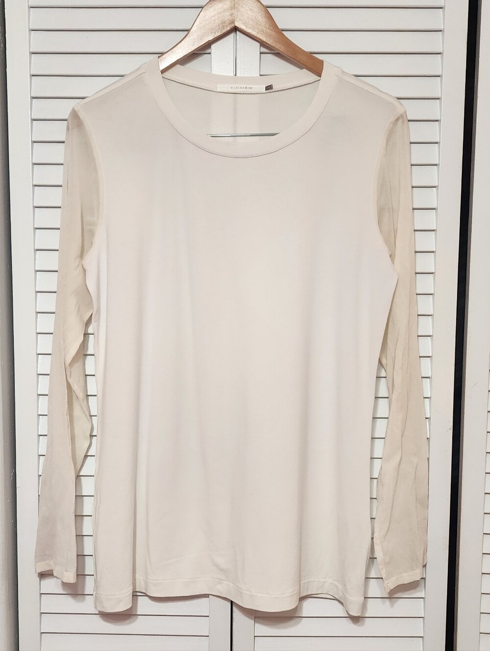 Women’s Long Sleeve Crewneck Top in Cream